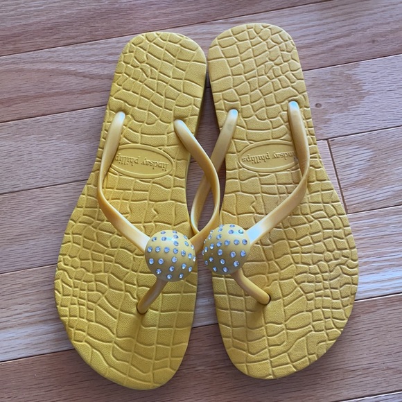 LINDSAY PHILLIPS SwitchFlops Bundle! Five flip flops w/ 4 additional button sets - Picture 14 of 17